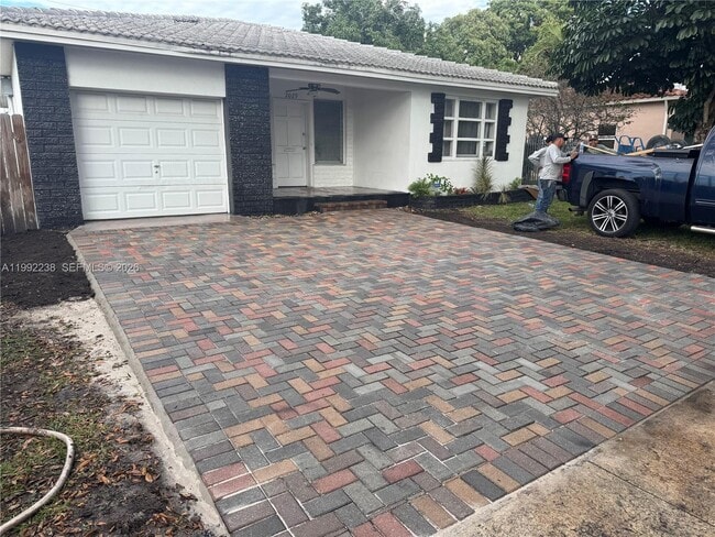 Building Photo - 2029 Monroe St