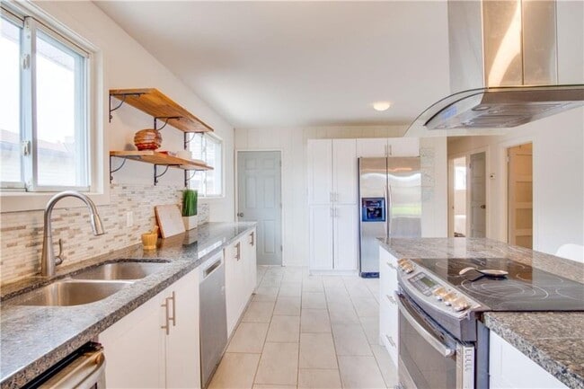 Photo - 197 Lawnhurst Dr Unit Upper