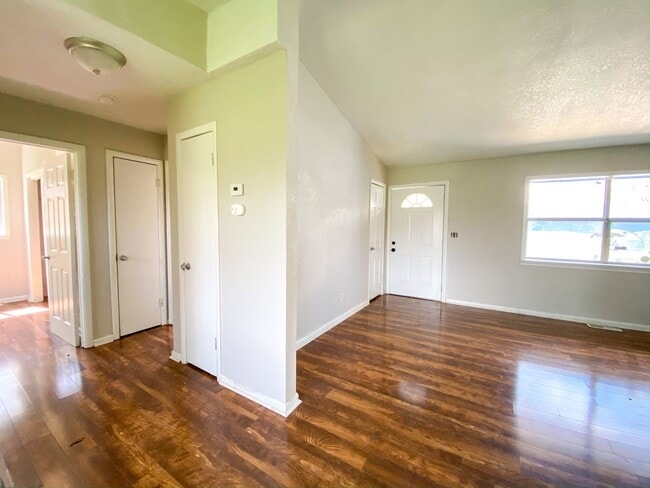 Photo - Spacious 3 Bedroom with Updated Kitchen - Vouchers Welcome