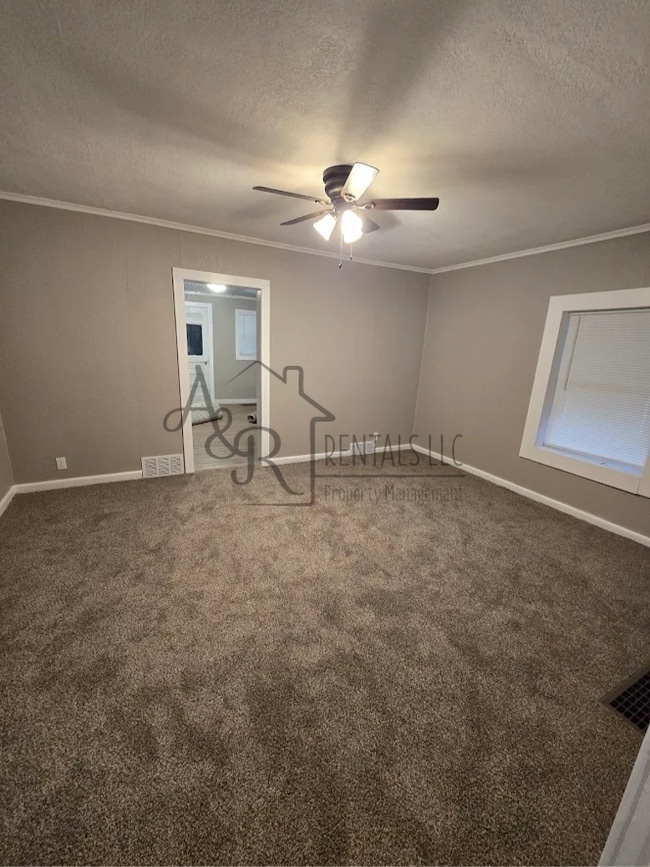 Photo - 513 E Adams St
