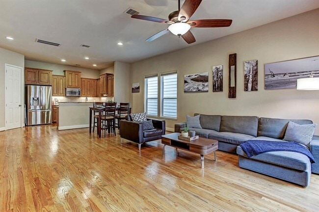 Building Photo - 5322 Nett St