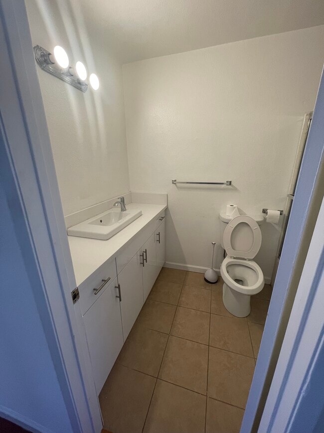 Full Bath with new vanity and shower doors - 308 E Valencia Ave Unit F