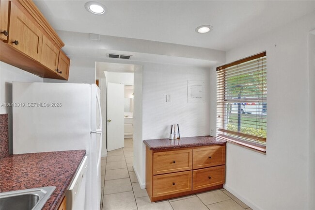 Photo - 1601 NE 191st St Unidad B112
