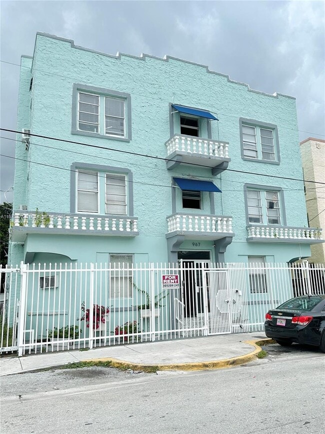 Photo - 967 SW 5th St Unit 17