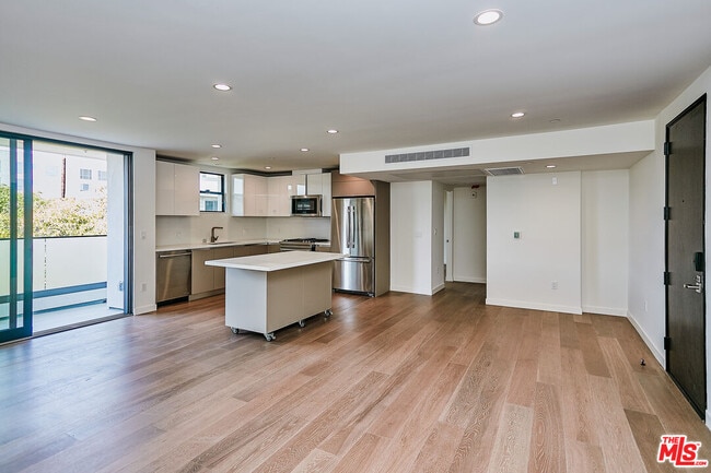 Photo - 328 N Maple Dr Unit 303