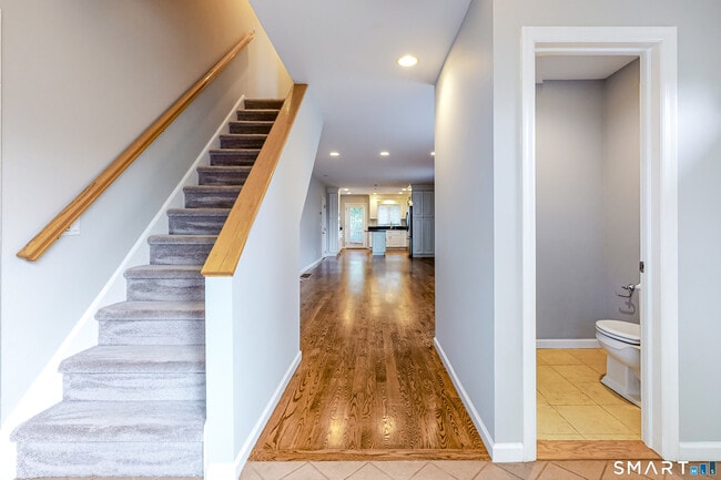 33 Green Ln Unit 1