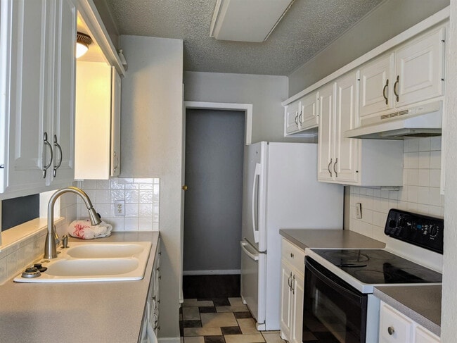 Photo - 5525 Fordham St