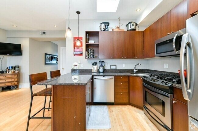 Building Photo - 137-139-139 D St Unit 5 Rental