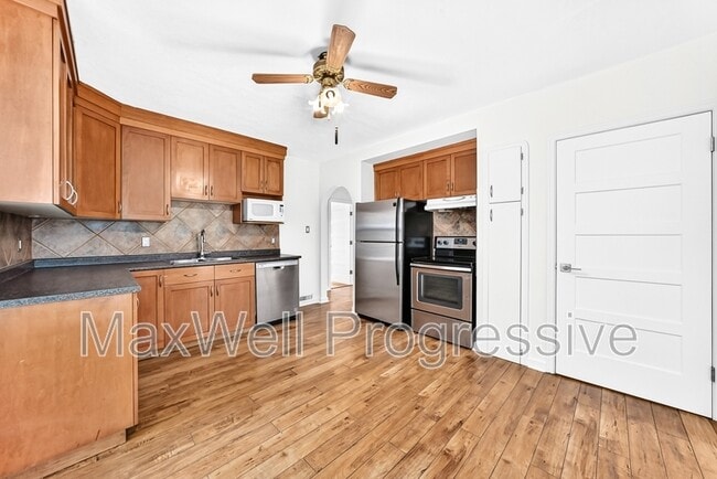 Photo - 9830-9878 78 Ave NW