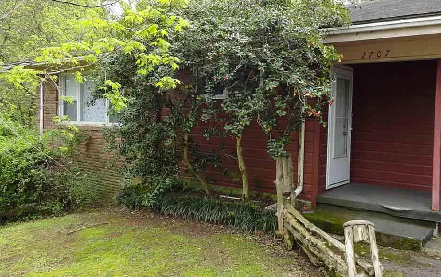 Move In Special-$300 Off First Month's Rent- Charming 4 BR/ 2 bath home with basement. New photos... - Move In Special-$300 Off First Month's Rent- Charming 4 BR/ 2 bath home with basement. New photos...