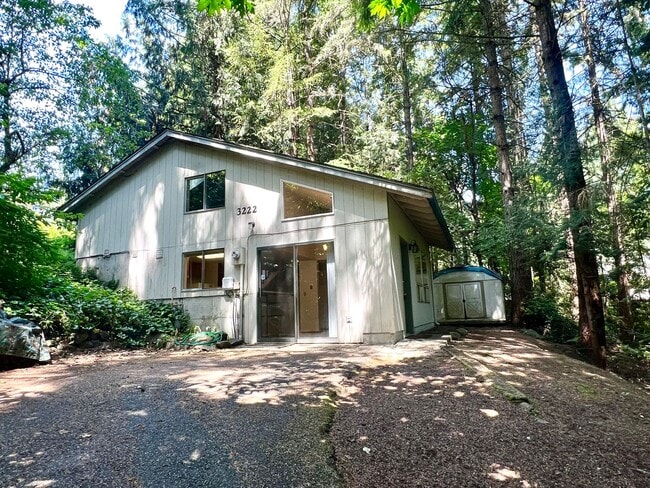 Relaxed 2-Bed, 1.5-Bath Home in a Quiet Gi... - Relaxed 2-Bed, 1.5-Bath Home in a Quiet Gi...