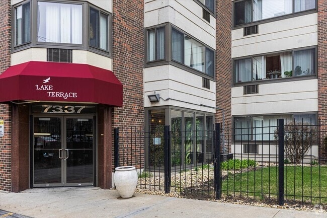 Building Photo - 7337 S South Shore Dr Unit 902 Rental