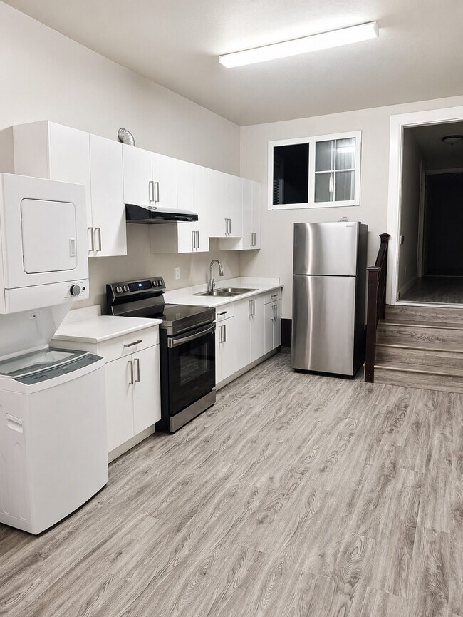 8889 112 St Unit 1 Bedroom + Den House