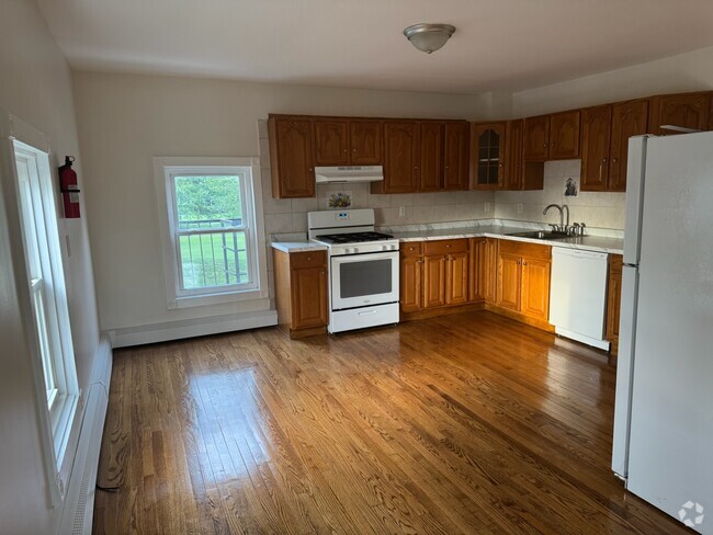 Building Photo - 10 Jerome Ave Unit 3 Rental