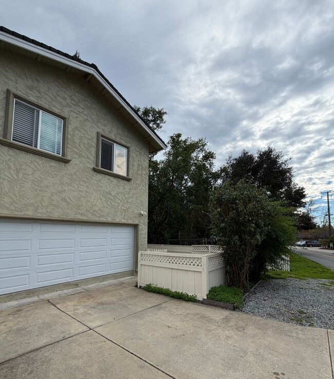 Building Photo - Bethany Beauty