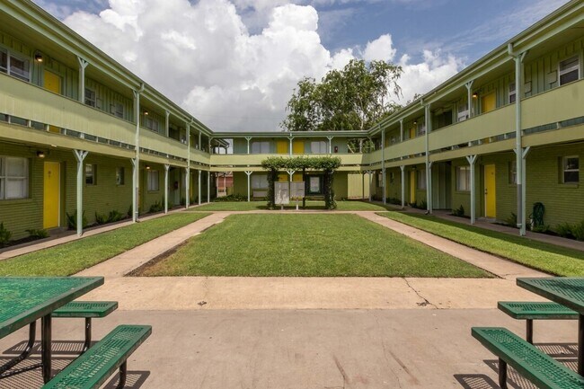 Casa Del Sol Apartments