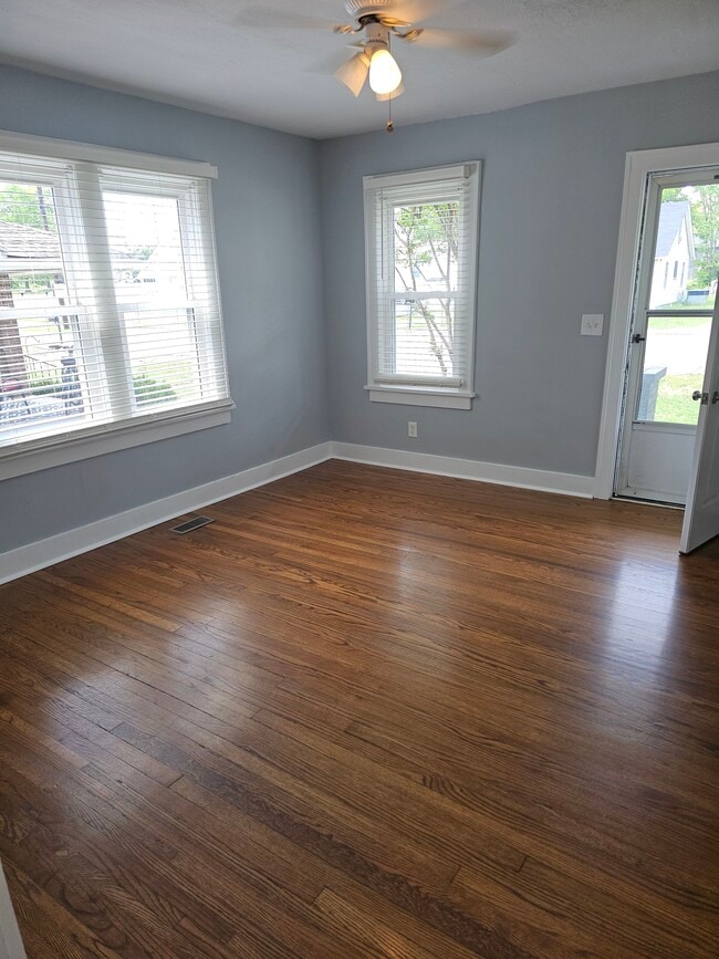 tons of natural light - 127 E Park Ave Unit A