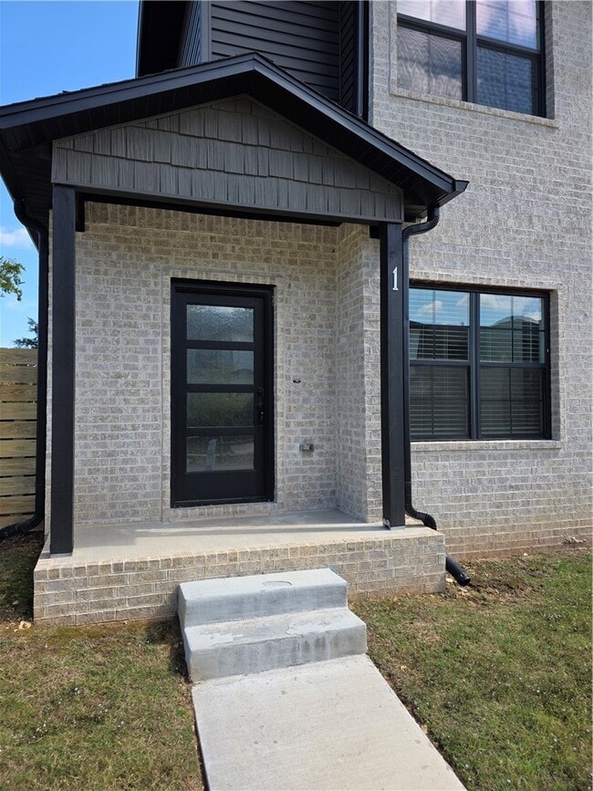 Photo - 999 N Crater Ave