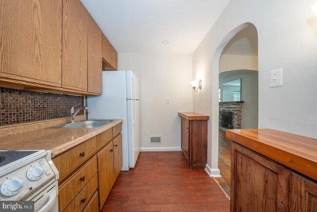 Photo - 418 Weadley Rd