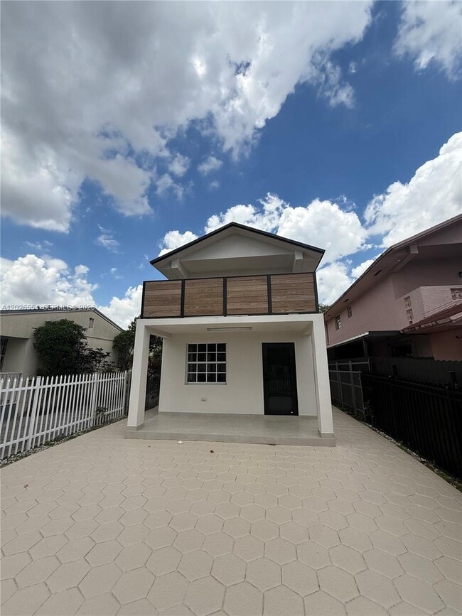 Photo - 370 Flagami Blvd