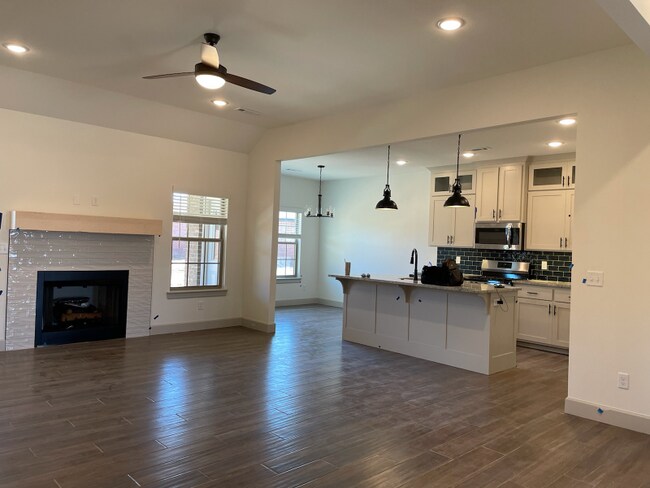 Photo - 1036 Tracey Ln