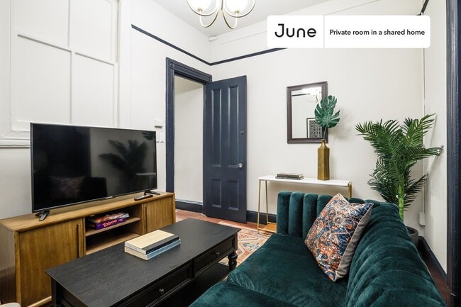 Room in Shared 4 bed/1 bath home in Hell's Kitchen