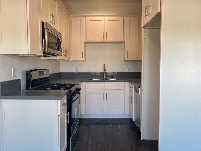 Photo - 14715 Chadron Ave