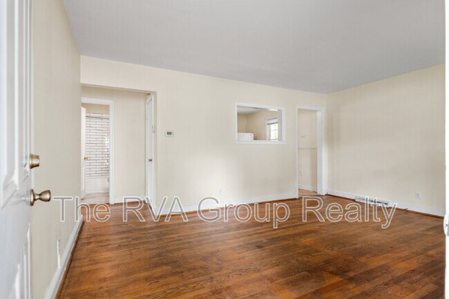 Photo - 819 Boroughbridge Rd