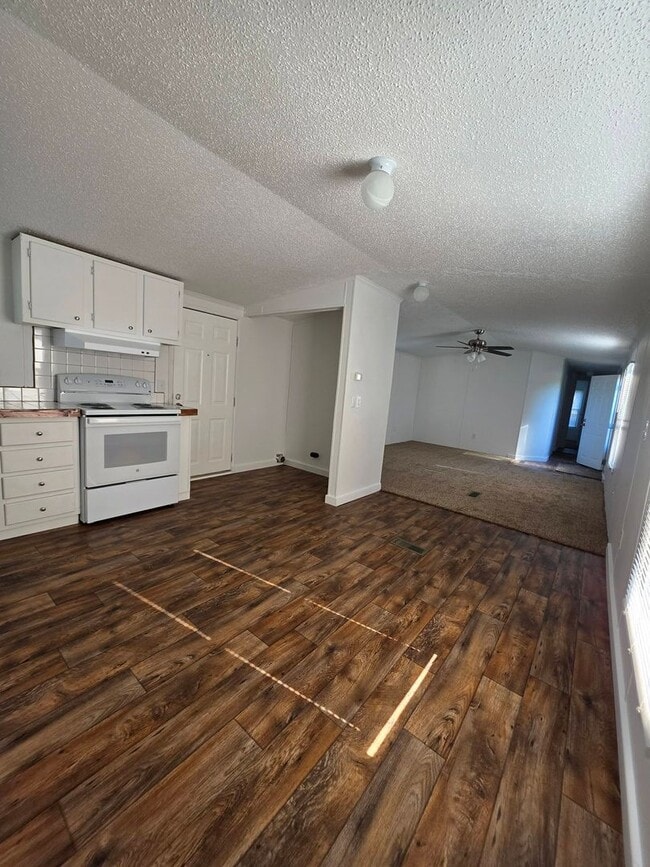 Building Photo - Ready to Move in