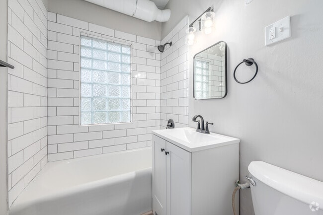1BR, 1BA - 655SF - Bathroom