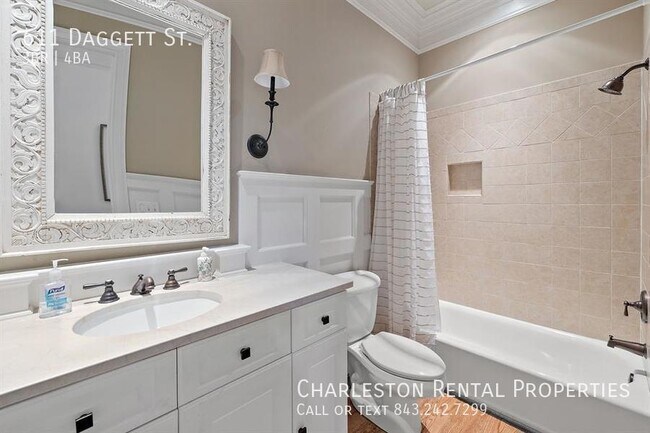 Photo - 611 Daggett St