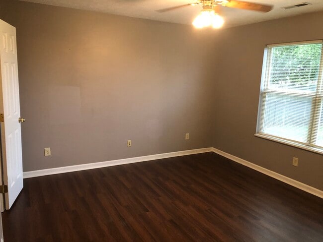 Photo - 10843 Tanbark Dr