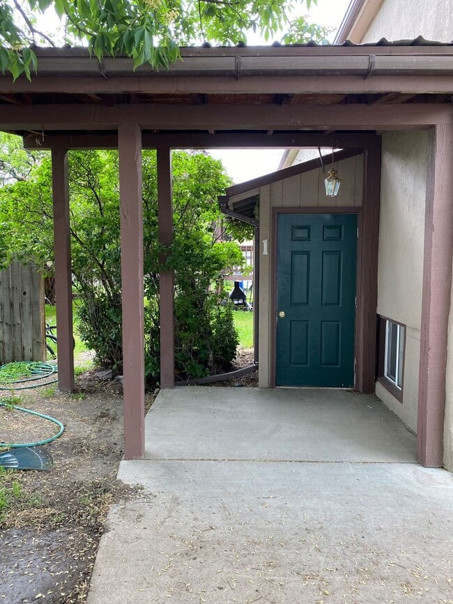 Building Photo - 208 N 1st St Unit P-122