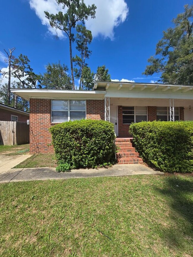 2bedroms 1bathroom Duplex -Minutes from FAMU - 2bedroms 1bathroom Duplex -Minutes from FAMU Casa