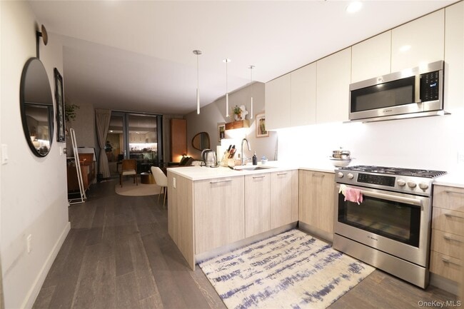 Building Photo - 131-03 40th Rd Unit 18V