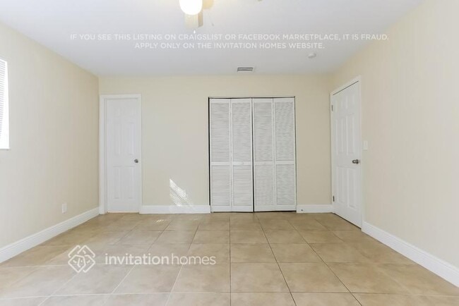 Photo - 7441 Douglas St