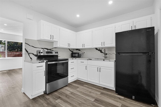 Photo - 2212 Roosevelt St Unit 2