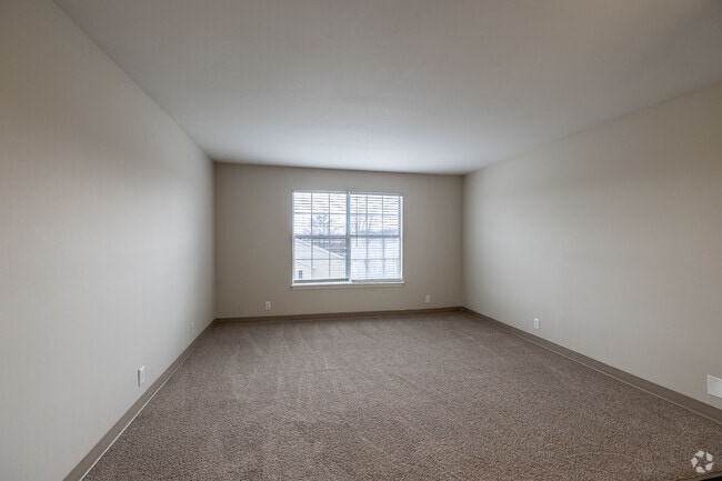 2BR, 1BA - 920SF - Living Room - Southwood Apartments