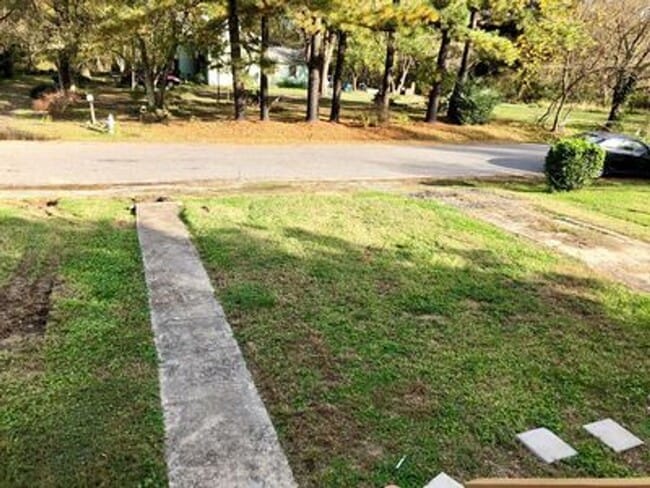 Photo - 4 bedroom 2 bath house in Henrico County! All appliances, laundry, central hvac, big yard