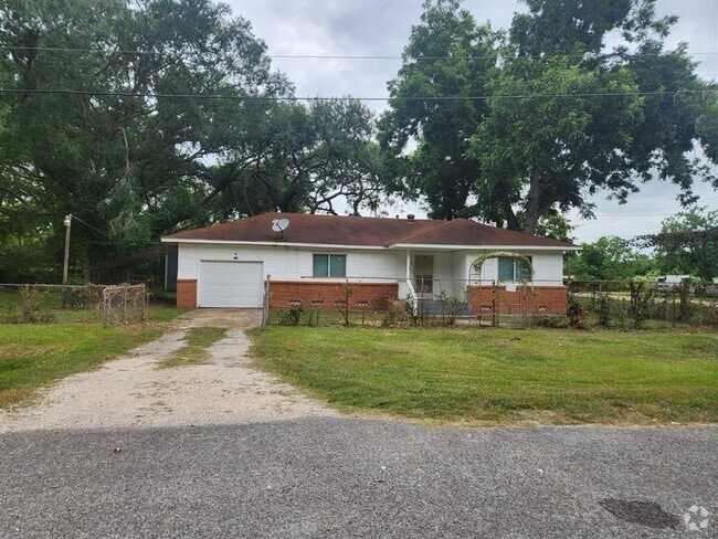 Building Photo - 402 Poplar Rental