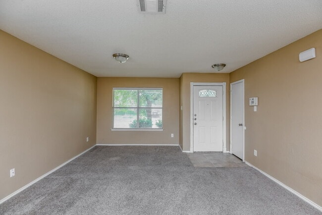 Photo - 949 Canary Dr