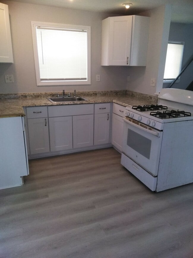 Photo - 969 Maplewood Ave