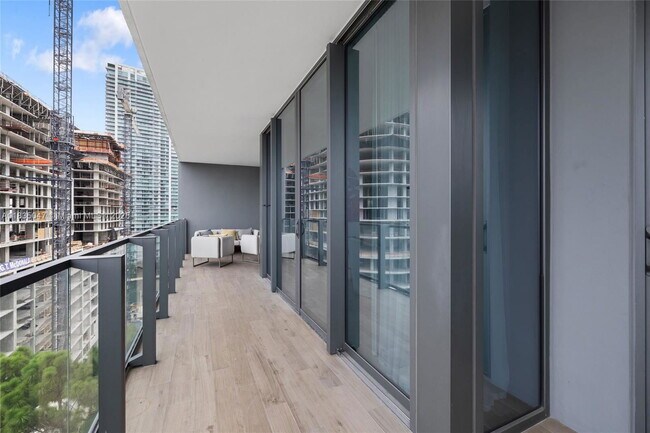 Photo - 88 SW 7th St Unidad 1010