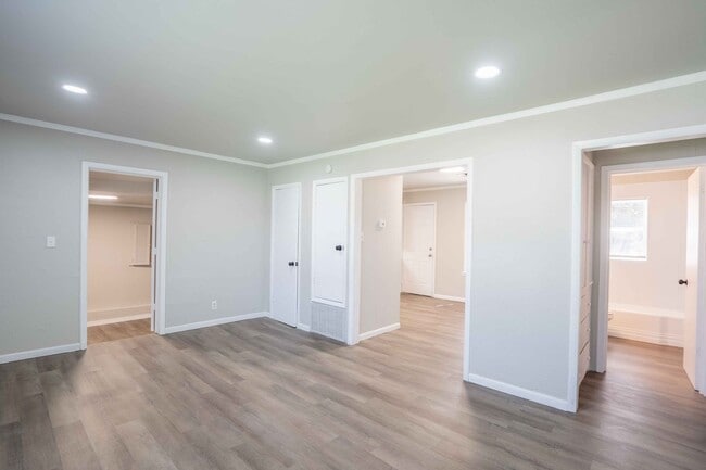 Photo - 3 Bed | 1 Bath in Midtown!