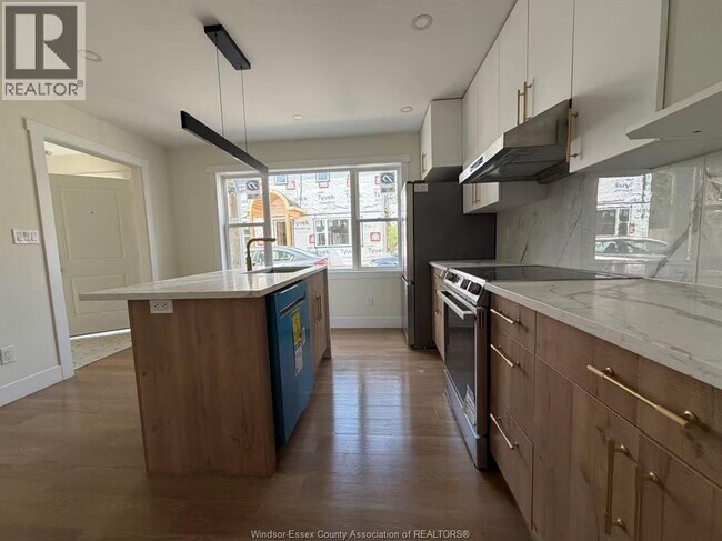 Photo - 160 Askin Ave