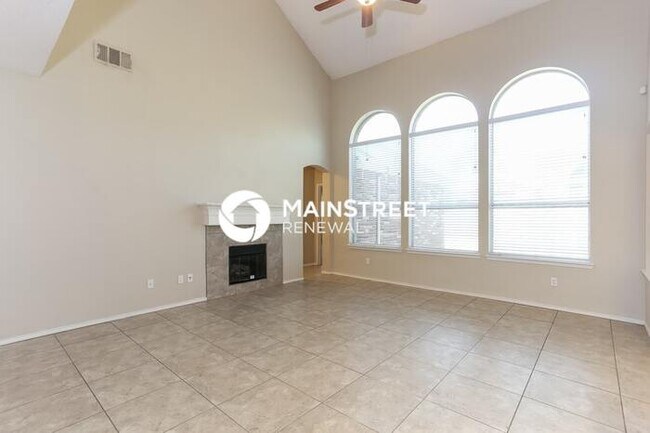 Photo - 5 Bedroom Pet-Friendly Home in DeSoto, TX ...