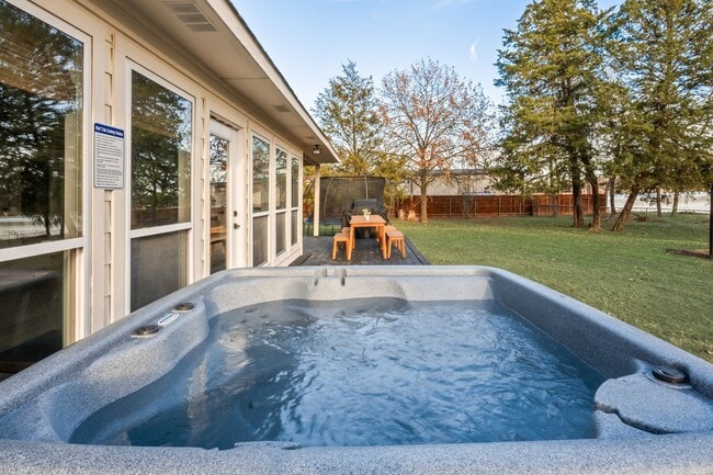 Photo - Lakefront Luxury Retreat, 5 Beds, 3 Baths, Quiet Gated Community.