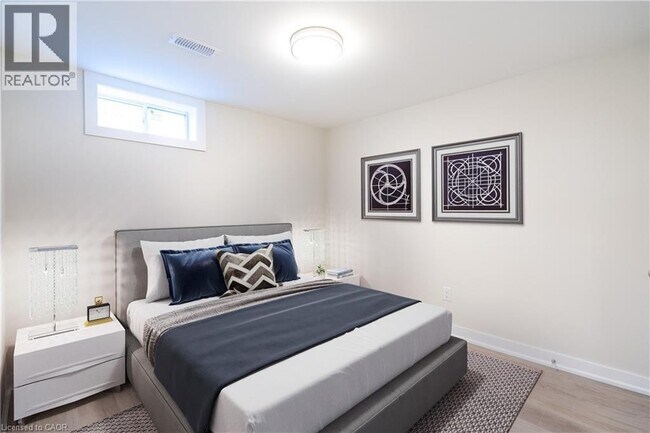 Photo - 749 Upper Ottawa St