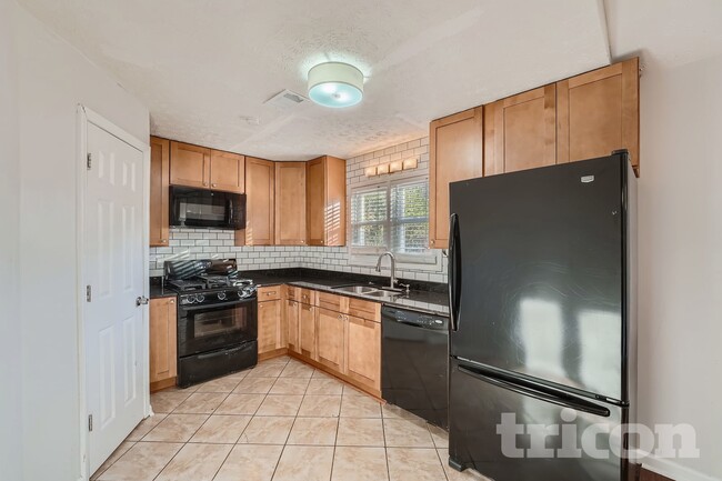 Photo - 414 River Point Dr