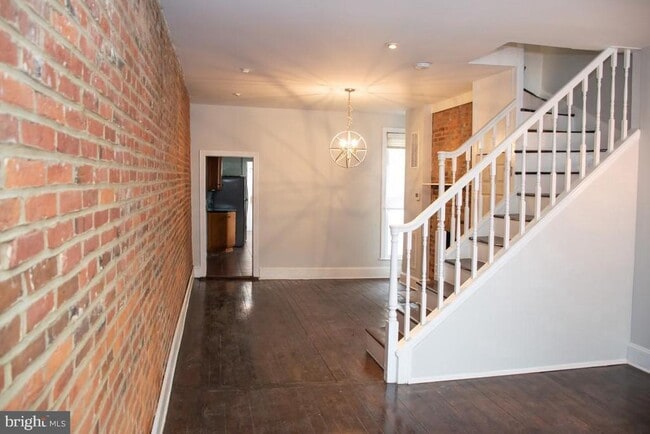 Photo - 8 E Henrietta St